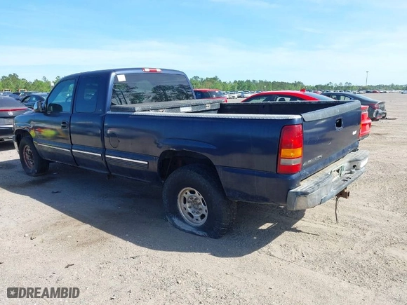 2000 Chevrolet Silverado 2500 LS with VIN 1GCGC29U0YE149496, listed as a IAAI auction lot 41967368 with 282,833 mi miles. Bid and sale history available at carsss.com. Image 3.