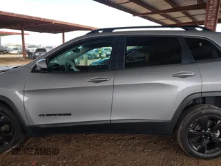 2021 Jeep Cherokee Altitude z VIN 1C4PJLLB2MD237081, wystawiony jako IAAI lot #41965687 z przebiegiem 76 701 mil mil oraz . Historia ofert i sprzedaży dostępna na DreamBid. Obrazek 14.