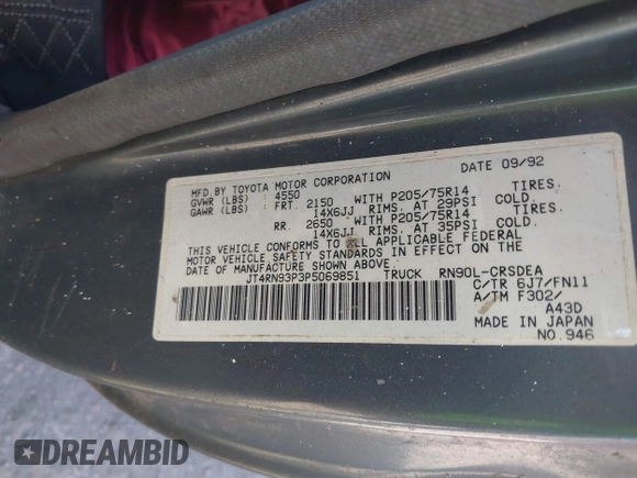 1993 Toyota Pickup DLX z VIN JT4RN93P3P5069851, wystawiony jako IAAI lot #41950116 z przebiegiem 209 937 mil mil oraz . Historia ofert i sprzedaży dostępna na DreamBid. Obrazek 9.