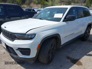 2023 Jeep Grand Cherokee Laredo z VIN 1C4RJHAG2PC538934, wystawiony jako IAAI lot #41902861 z przebiegiem 31 664 mil mil oraz . Historia ofert i sprzedaży dostępna na DreamBid. Obrazek 19.