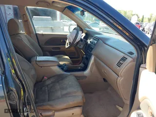 2008 Honda Pilot VP with VIN 5FNYF28218B002162, listed as a IAAI auction lot 39063504 with 252,691 mi miles. Bid and sale history available at carsss.com. Image 5.