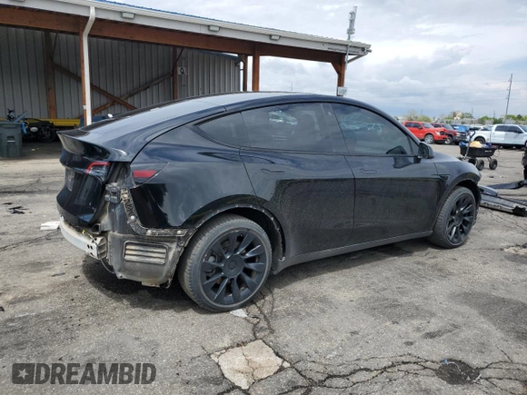 2022 Tesla Model Y Long Range z VIN 7SAYGDEE7NA014402, wystawiony jako Copart lot #56325005 z przebiegiem 41 171 mil mil oraz Szkody całkowita. Historia ofert i sprzedaży dostępna na DreamBid. Obrazek 3.