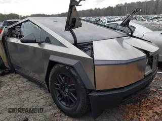 2024 Tesla Cybertruck z VIN 7G2CEHED6RA053870, wystawiony jako IAAI lot #41494376 z przebiegiem Nie podano mil oraz . Historia ofert i sprzedaży dostępna na DreamBid. Obrazek 1.