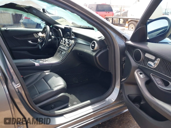 2017 Mercedes-Benz C 300 с VIN 55SWF4JB7HU224376, выставлен на аукционе IAAI как лот 42195919 с пробегом 98 683 миль миль и . История ставок и продаж доступна на DreamBid. Изображение 5.