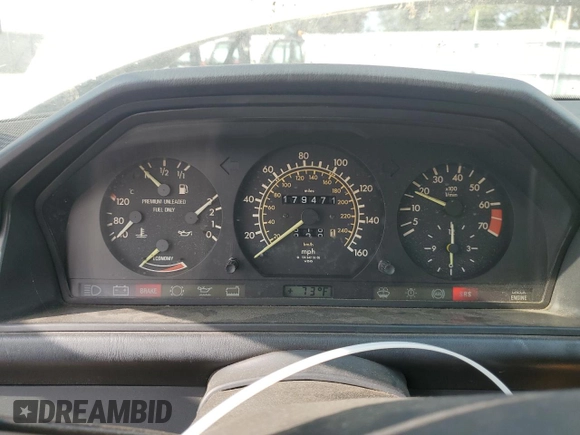 1988 Mercedes-Benz 300 E z VIN WDBEA30D4JA640293, wystawiony jako Copart lot #50998785 z przebiegiem 179 471 mil mil oraz Czysty tytuł • Clean title. Historia ofert i sprzedaży dostępna na DreamBid. Obrazek 9.