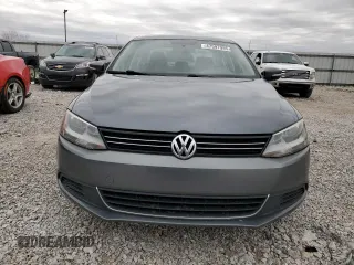 2013 Volkswagen Jetta SE with VIN 3VWDX7AJ8DM303461, listed as a Copart auction lot 47597995 with 164,378 mi miles and Salvage title. Bid and sale history available at DreamBid. Image 5.