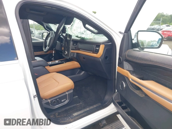 2024 Ford Expedition Platinum с VIN 1FMJU1M87REA86904, выставлен на аукционе IAAI как лот 42335782 с пробегом 6 411 миль миль и . История ставок и продаж доступна на DreamBid. Изображение 5.
