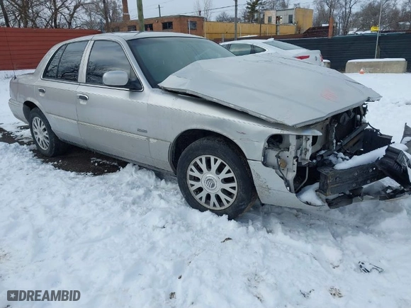 2005 Mercury Grand Marquis LS Premium with VIN 2MHFM75W55X617828, listed as a IAAI auction lot 41574263 with 377,078 mi miles. Bid and sale history available at carsss.com. Image 1.