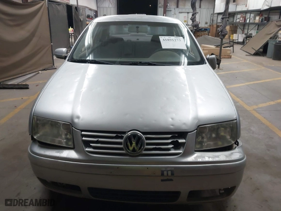 2000 Volkswagen New Jetta GL with VIN 3VWRF29M9YM024990, listed as a IAAI auction lot 41891273 with 204,016 mi miles. Bid and sale history available at carsss.com. Image 12.