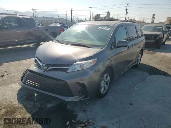 2018 Toyota Sienna LE Auto Access Seat with VIN 5TDKZ3DC2JS932431, listed as a Copart auction lot 58867695 with 98,265 mi miles and Salvage title. Bid and sale history available at DreamBid. Image 14.