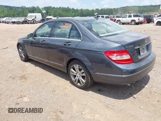 2010 Mercedes-Benz C 300 Sport z VIN WDDGF5EB4AF459962, wystawiony jako IAAI lot #42572621 z przebiegiem 229 948 mil mil oraz . Historia ofert i sprzedaży dostępna na DreamBid. Obrazek 3.
