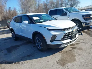 2025 Chevrolet Blazer LT с VIN 3GNKBHR41SS150662, выставлен на аукционе IAAI как лот 41842035 с пробегом 9 087 миль миль и . История ставок и продаж доступна на DreamBid. Изображение 1.