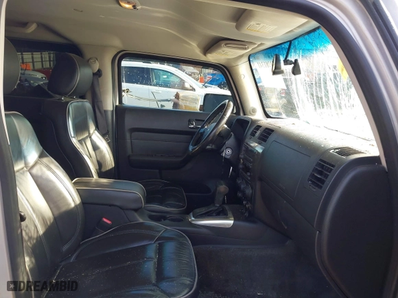 2006 Hummer H3 with VIN 5GTDN136868194546, listed as a IAAI auction lot 41981341 with 128,686 mi miles. Bid and sale history available at carsss.com. Image 5.