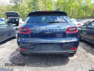2018 Porsche Macan with VIN WP1AA2A57JLB02790, listed as a IAAI auction lot 42001685 with 59,313 mi miles. Bid and sale history available at carsss.com. Image 17.