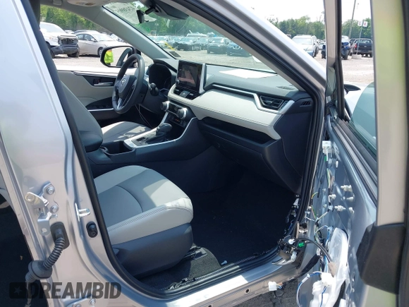 2024 Toyota RAV4 XLE Premium z VIN 2T3A1RFV6RC462114, wystawiony jako IAAI lot #42438905 z przebiegiem 3 620 mil mil oraz . Historia ofert i sprzedaży dostępna na DreamBid. Obrazek 5.