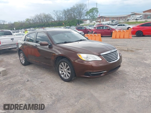 2013 Chrysler 200 Touring z VIN 1C3CCBBB2DN538825, wystawiony jako IAAI lot #42009269 z przebiegiem 90 897 mil mil oraz . Historia ofert i sprzedaży dostępna na DreamBid. Obrazek 1.