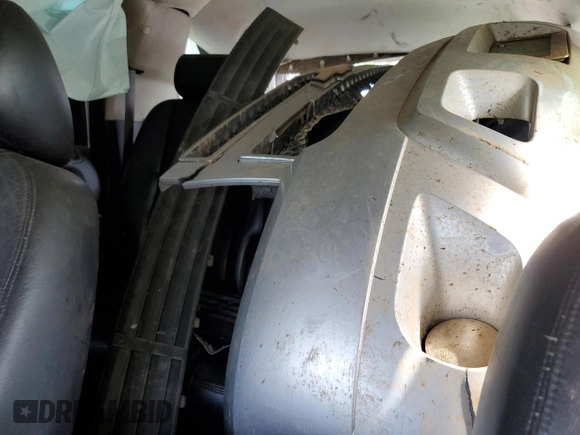 2010 Chevrolet Tahoe LT z VIN 1GNUCBE05AR189634, wystawiony jako Copart lot #56297945 z przebiegiem 292 816 mil mil oraz Szkoda całkowita • Salvage title. Historia ofert i sprzedaży dostępna na DreamBid. Obrazek 10.