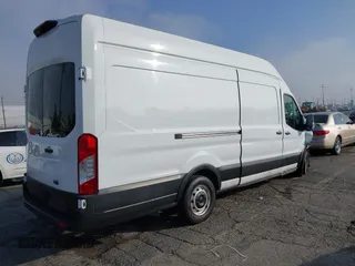 2021 Ford Transit Cargo z VIN 1FTBR3X82MKA18067, wystawiony jako IAAI lot #41205233 z przebiegiem 48 391 mil mil oraz . Historia ofert i sprzedaży dostępna na DreamBid. Obrazek 4.