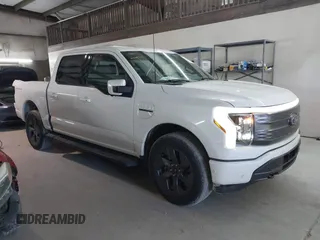 2023 Ford F-150 Lightning Pro z VIN 1FT6W1EV5PWG51022, wystawiony jako IAAI lot #41364481 z przebiegiem 10 989 mil mil oraz . Historia ofert i sprzedaży dostępna na DreamBid. Obrazek 13.