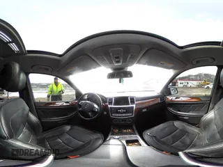 2014 Mercedes-Benz GL-Class GL 550 with VIN 4JGDF7DE3EA321574, listed as a IAAI auction lot 41598200 with 93,190 mi miles. Bid and sale history available at carsss.com. Image 19.