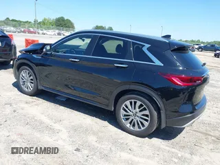 2023 Infiniti QX50 Luxe z VIN 3PCAJ5BA7PF116022, wystawiony jako IAAI lot #42321592 z przebiegiem 18 758 mil mil oraz . Historia ofert i sprzedaży dostępna na DreamBid. Obrazek 3.