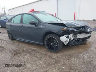 2025 Toyota Camry LE z VIN 4T1DAACK5SU543384, wystawiony jako IAAI lot #41522073 z przebiegiem 27 308 mil mil oraz . Historia ofert i sprzedaży dostępna na DreamBid. Obrazek 1.
