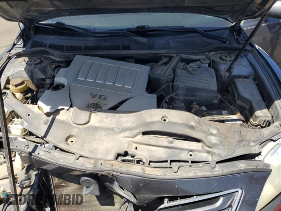 2008 Toyota Camry LE z VIN 4T1BK46KX8U054845, wystawiony jako Copart lot #56856655 z przebiegiem 247 135 mil mil oraz Szkoda całkowita • Salvage title. Historia ofert i sprzedaży dostępna na DreamBid. Obrazek 11.