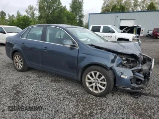2010 Volkswagen Jetta Limited Edition with VIN 3VWRX7AJ9AM028541, listed as a Copart auction lot 57479605 with 109,698 mi miles and Salvage title. Bid and sale history available at DreamBid. Image 4.