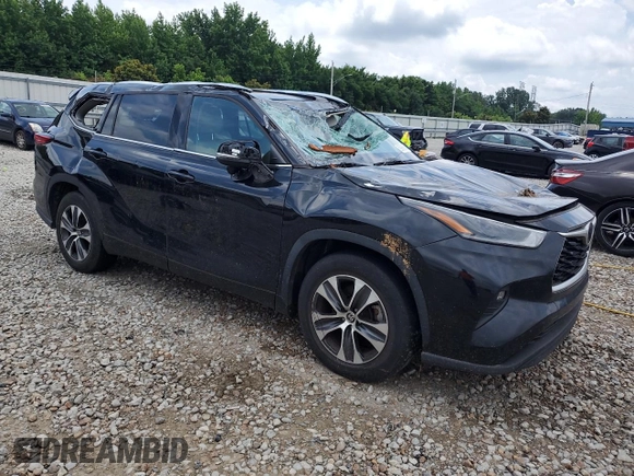 2021 Toyota Highlander XLE with VIN 5TDGZRAH2MS521284, listed as a Copart auction lot 59986685 with 106,610 mi miles and Salvage title. Bid and sale history available at DreamBid. Image 4.