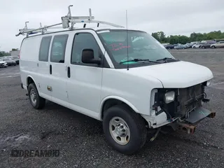 2015 Chevrolet Express Cargo z VIN 1GCWGFCF0F1262838, wystawiony jako IAAI lot #42468256 z przebiegiem 148 515 mil mil oraz . Historia ofert i sprzedaży dostępna na DreamBid. Obrazek 1.