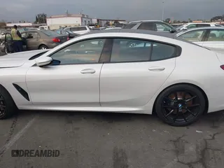2023 BMW 8 Series 840i z VIN WBAGV2C02PCL77961, wystawiony jako IAAI lot #41156644 z przebiegiem 7059 mil mil oraz . Historia ofert i sprzedaży dostępna na DreamBid. Obrazek 14.