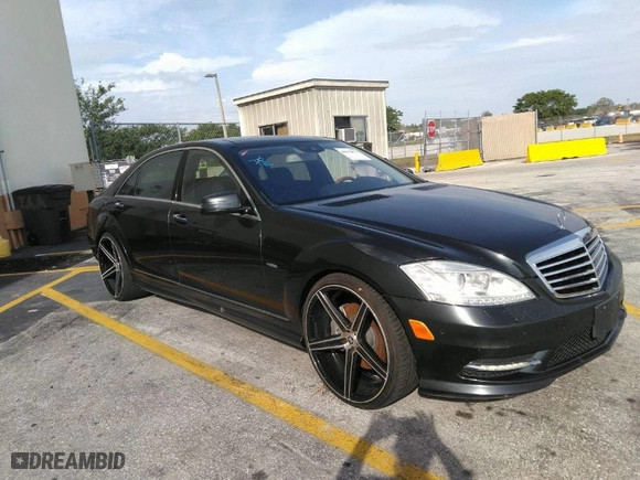 2012 Mercedes-Benz S-Class S 550 with VIN WDDNG9EB6CA432600, listed as a IAAI auction lot 41932873 with 98,117 mi miles. Bid and sale history available at carsss.com. Image 1.