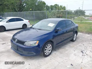 2012 Volkswagen Jetta SE с VIN 3VWDP7AJ1CM407112, выставлен на аукционе IAAI как лот 42409740 с пробегом 239 701 миль миль и . История ставок и продаж доступна на DreamBid. Изображение 2.
