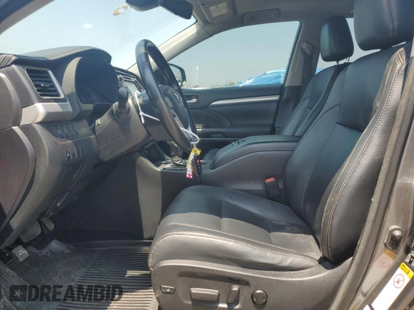 2018 Toyota Highlander SE with VIN 5TDJZRFH4JS875821, listed as a Copart auction lot 60740975 with 106,592 mi miles and Salvage title. Bid and sale history available at DreamBid. Image 7.