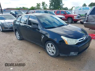 2008 Ford Focus SE z VIN 1FAHP35N08W262037, wystawiony jako IAAI lot #42220641 z przebiegiem 151 335 mil mil oraz . Historia ofert i sprzedaży dostępna na DreamBid. Obrazek 1.