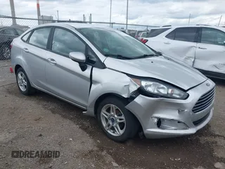 2019 Ford Fiesta SE z VIN 3FADP4BJ9KM132058, wystawiony jako IAAI lot #42225864 z przebiegiem 73 685 mil mil oraz . Historia ofert i sprzedaży dostępna na DreamBid. Obrazek 1.