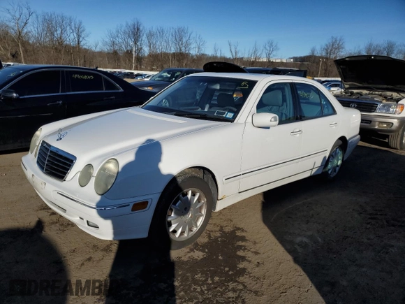 2000 Mercedes-Benz E-Class AWD with VIN WDBJF82G1YX028712, listed as a Copart auction lot 43983315 with 201,037 mi miles and Salvage Title. Bid and sale history available at carsss.com. Image 1.