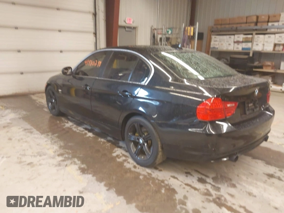2009 BMW 3 Series 335i xDrive z VIN WBAPL33519A406632, wystawiony jako IAAI lot #41980298 z przebiegiem 197 581 mil mil oraz . Historia ofert i sprzedaży dostępna na DreamBid. Obrazek 3.