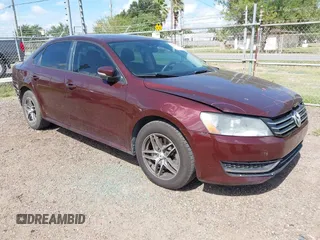 2014 Volkswagen Passat S с VIN 1VWAP7A33EC021266, выставлен на аукционе IAAI как лот 42596776 с пробегом 257 550 миль миль и . История ставок и продаж доступна на DreamBid. Изображение 1.