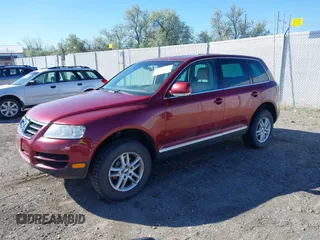 2004 Volkswagen Touareg z VIN WVGBC67L24D004600, wystawiony jako IAAI lot #42283582 z przebiegiem 192 135 mil mil oraz . Historia ofert i sprzedaży dostępna na DreamBid. Obrazek 2.