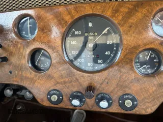 1954 Rolls-Royce Wraith z VIN LDLW7, wystawiony jako Copart lot #79949604 z przebiegiem 80 508 mil mil oraz Tytuł czysty. Historia ofert i sprzedaży dostępna na DreamBid. Obrazek 8.