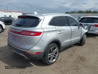 2017 Lincoln MKC Reserve with VIN 5LMCJ3D98HUL54981, listed as a IAAI auction lot 41721206 with 82,318 mi miles. Bid and sale history available at carsss.com. Image 4.