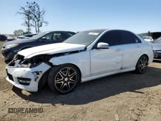 2013 Mercedes-Benz C 300 Sport z VIN WDDGF8AB8DR257135, wystawiony jako Copart lot #52986075 z przebiegiem 90 884 mil mil oraz Szkoda całkowita • Salvage title. Historia ofert i sprzedaży dostępna na DreamBid. Obrazek 1.