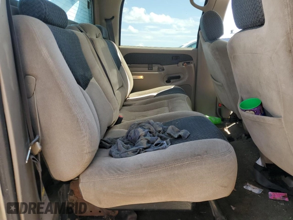 2003 Chevrolet Avalanche z VIN 3GNEC13T33G135778, wystawiony jako Copart lot #54825175 z przebiegiem 244 182 mil mil oraz Czysty tytuł • Clean title. Historia ofert i sprzedaży dostępna na DreamBid. Obrazek 10.