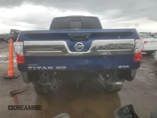 2017 Nissan Titan Platinum Reserve z VIN 1N6BA1F40HN569996, wystawiony jako Copart lot #55887505 z przebiegiem 93 488 mil mil oraz Szkoda całkowita • Salvage title. Historia ofert i sprzedaży dostępna na DreamBid. Obrazek 6.