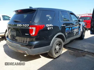 2016 Ford Police Interceptor Utility z VIN 1FM5K8AR5GGD16437, wystawiony jako IAAI lot #41998634 z przebiegiem 134 199 mil mil oraz . Historia ofert i sprzedaży dostępna na DreamBid. Obrazek 4.