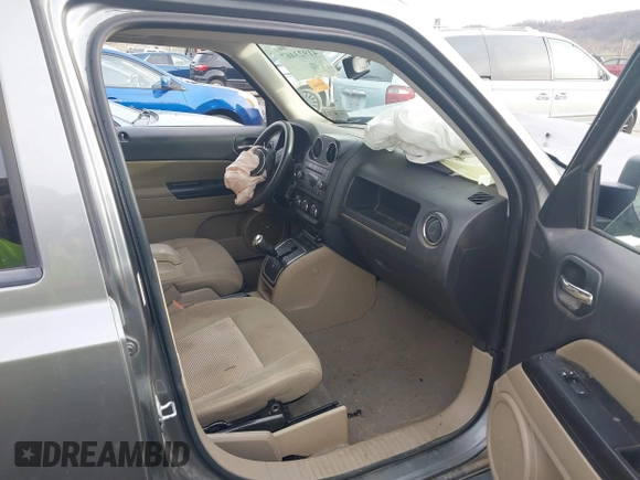 2011 Jeep Patriot Sport with VIN 1J4NF1GB9BD202472, listed as a IAAI auction lot 41923467 with 139,727 mi miles. Bid and sale history available at carsss.com. Image 5.