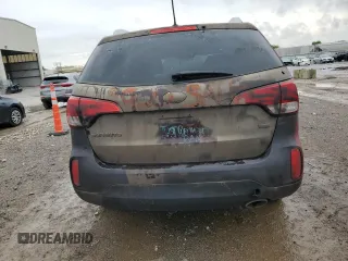 2014 Kia Sorento LX z VIN 5XYKT4A68EG435599, wystawiony jako Copart lot #58269715 z przebiegiem Nie podano mil oraz Czysty tytuł • Clean title. Historia ofert i sprzedaży dostępna na DreamBid. Obrazek 6.