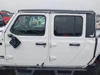 2021 Jeep Gladiator Willys with VIN 1C6HJTAG1ML575474, listed as a IAAI auction lot 41439898 with 44,335 mi miles and . Bid and sale history available at DreamBid. Image 15.