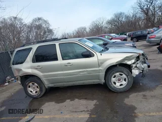 2005 Mercury Mariner Luxury z VIN 4M2YU57175DJ05986, wystawiony jako IAAI lot #41713180 z przebiegiem 243 682 mil mil oraz . Historia ofert i sprzedaży dostępna na DreamBid. Obrazek 13.